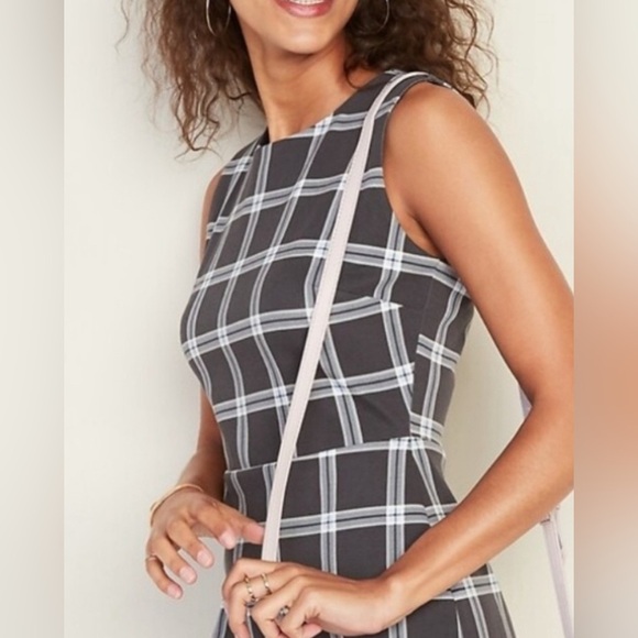 NWT Old Navy Plaid Knit Sheath Dress - Picture 3 of 9